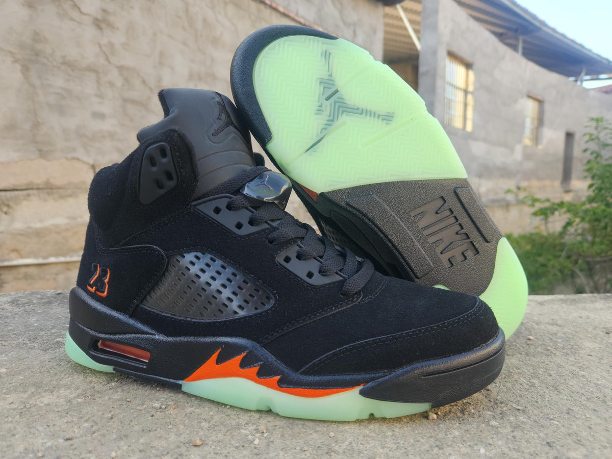 Air Jordan 5 – Halloween